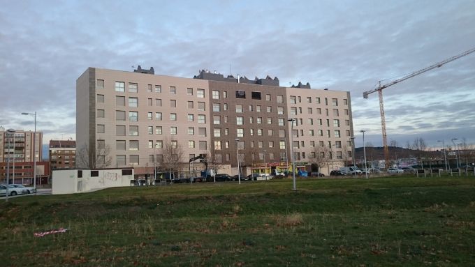 Rehabilitación de Fachada de Edificio de viviendas y garaje. A Lastra