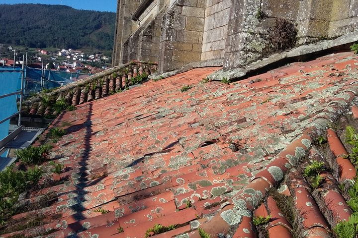 Restauración da Cuberta da Capela lateral e outras reparacións na igrexa de San martiño de Noia