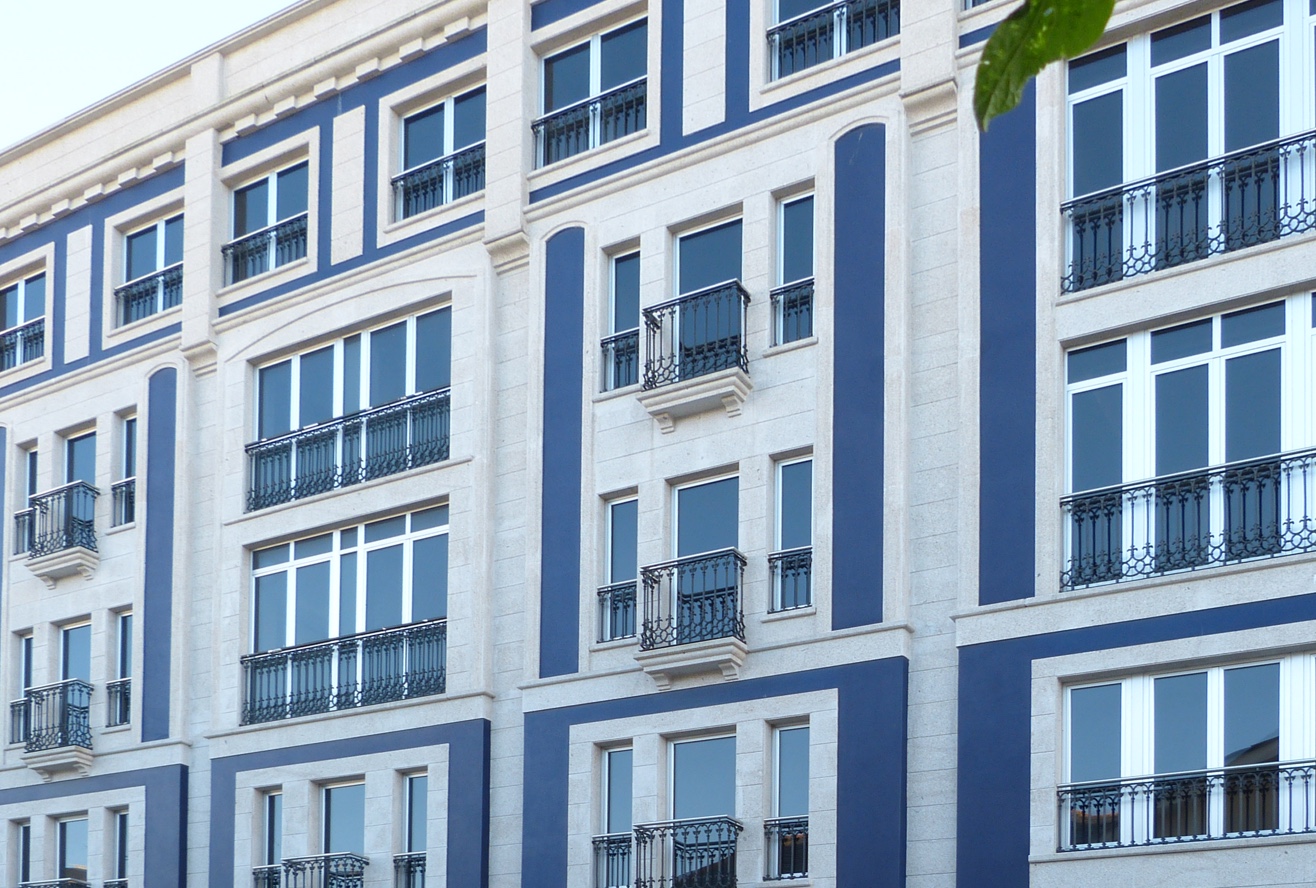 Imagen de un edificio de obra nueva